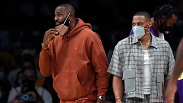 Russell Westbrook y LeBron James observarán el partido desde la banca
